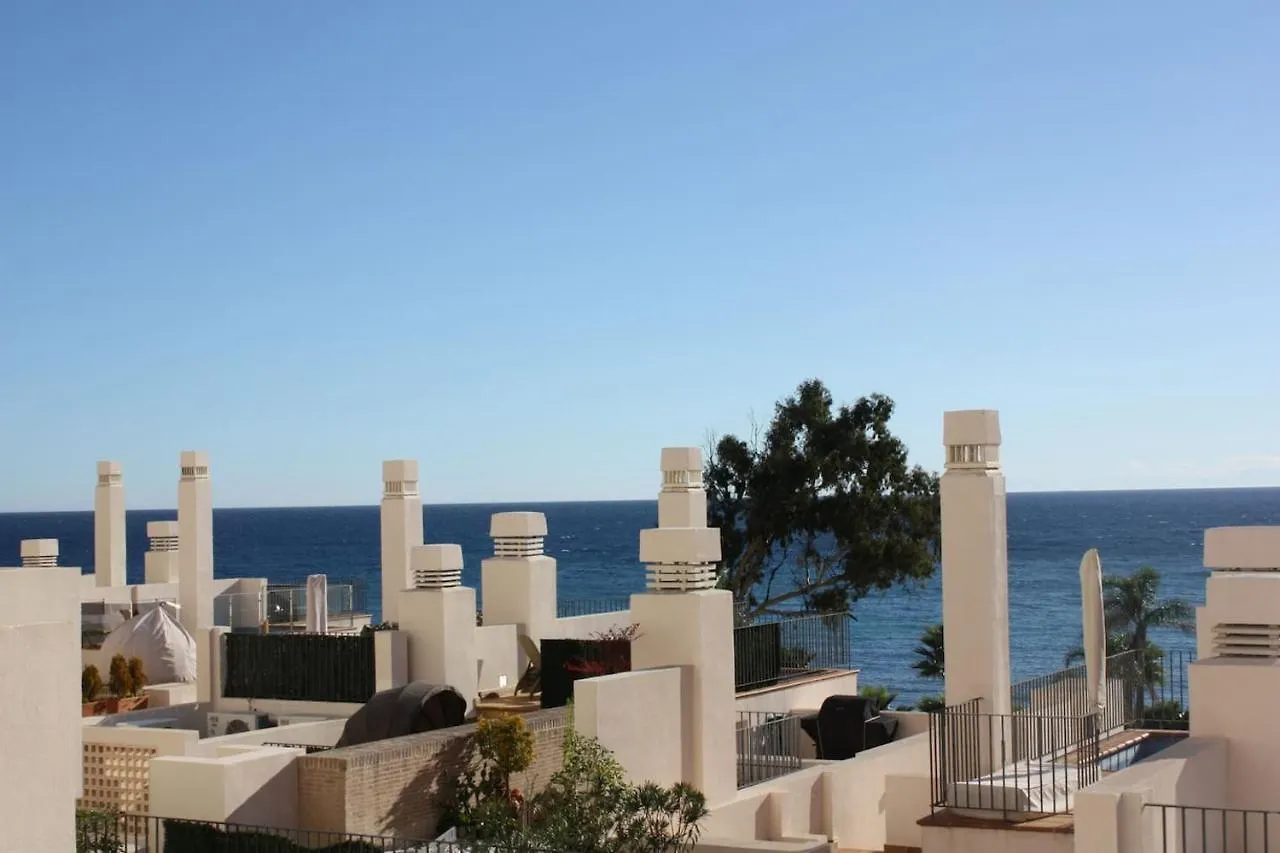 110 - Beach Two-Bedroom Apartment Estepona Spanje