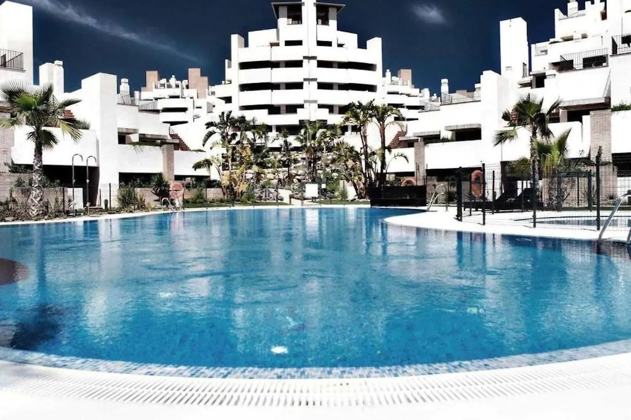 110 - Beach Two-Bedroom Apartment إِستيبونا