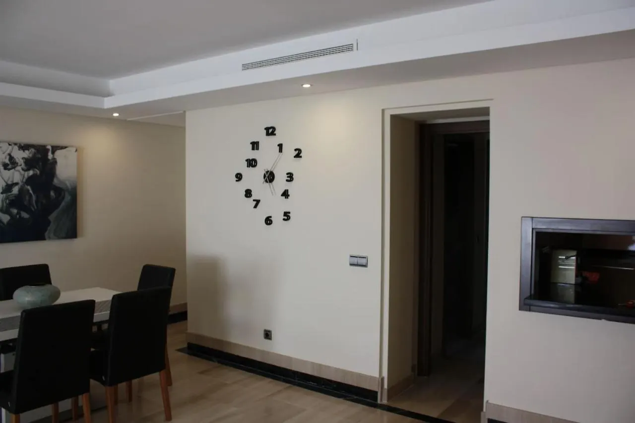 110 - Beach Two-Bedroom Apartment Estepona Spanje