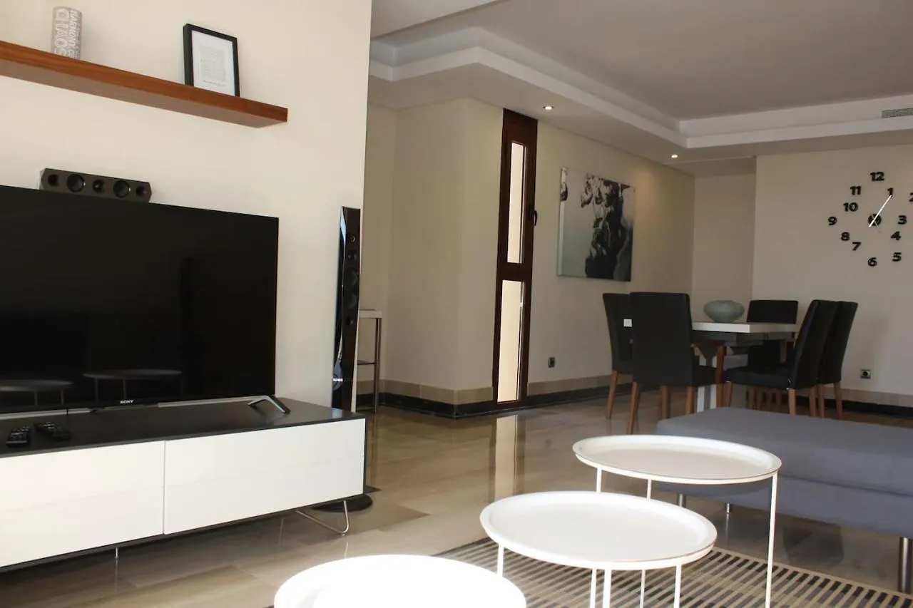110 - Beach Two-Bedroom Apartment Estepona Spanje