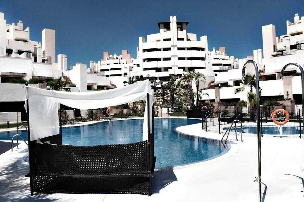 110 - Beach Two-Bedroom Apartment إِستيبونا