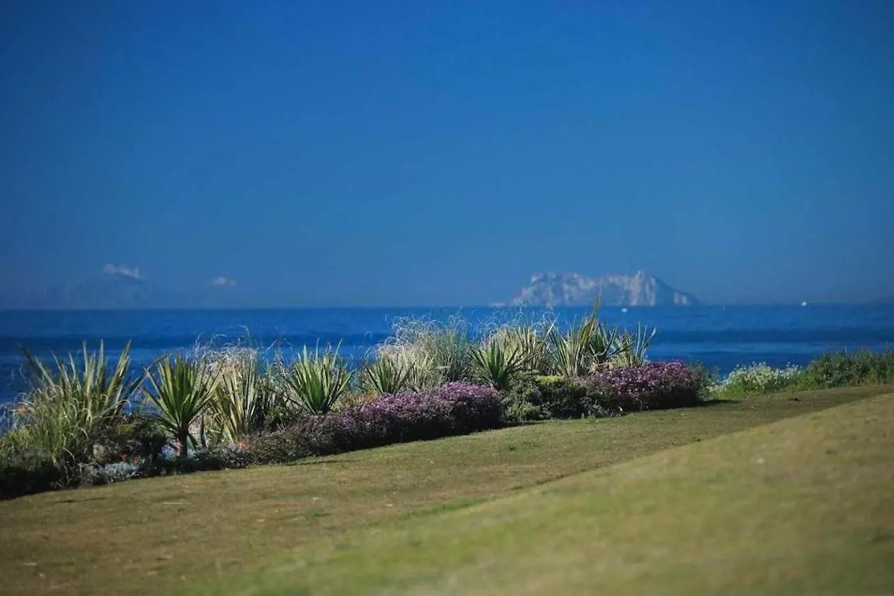 110 - Beach Two-Bedroom Apartment Estepona Spanje