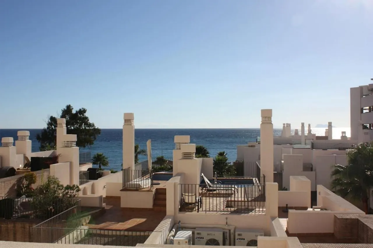 110 - Beach Two-Bedroom Apartment إِستيبونا