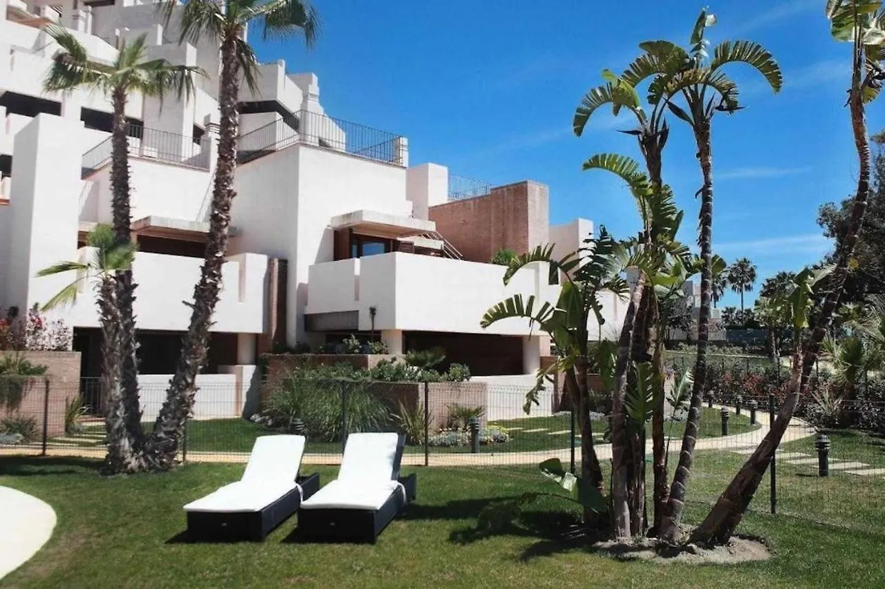110 - Beach Two-Bedroom Apartment إِستيبونا 0*,  إسبانيا